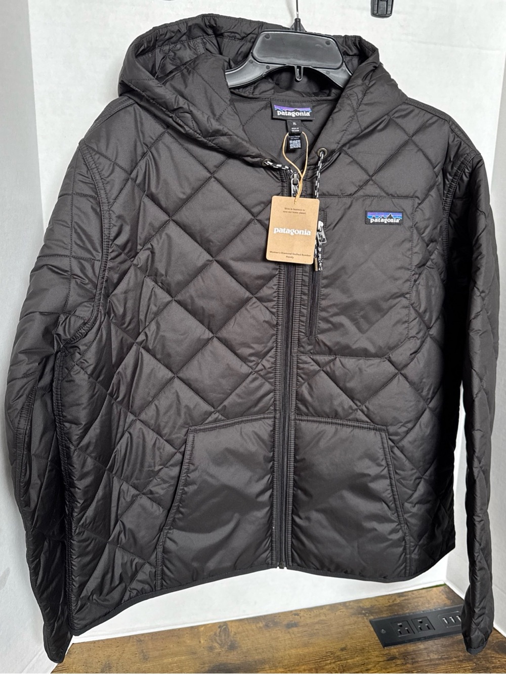 Patagonia Women’s Diamond Quilted Bomber Hoody Black Size M/XL 20696 NEW